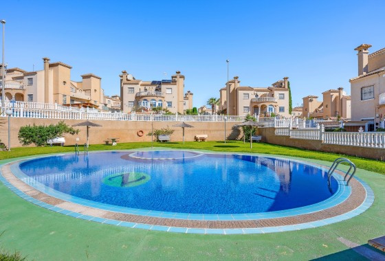 Wiederverkauf - Reihenhaus -
Villamartín - Costa Blanca