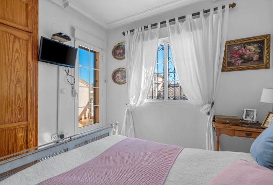 Wiederverkauf - Reihenhaus -
Villamartín - Costa Blanca