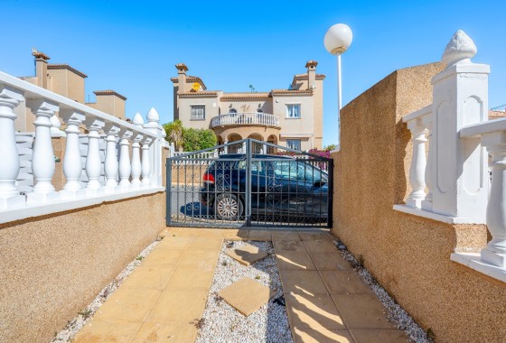 Wiederverkauf - Reihenhaus -
Villamartín - Costa Blanca