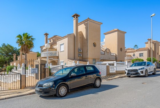 Wiederverkauf - Reihenhaus -
Villamartín - Costa Blanca