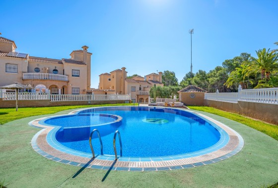 Wiederverkauf - Reihenhaus -
Villamartín - Costa Blanca