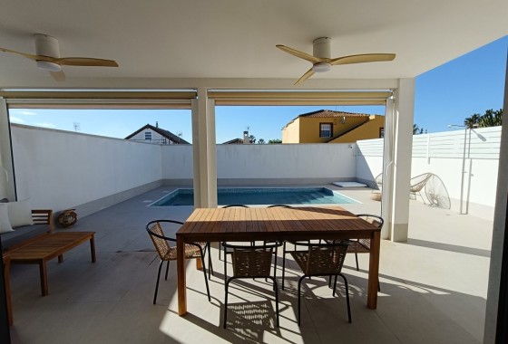 Venta - Chalet Independiente -
El Chaparral