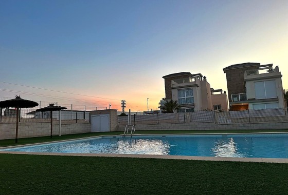 Herverkoop - Appartement / Flat -
Torrevieja - Torreta florida