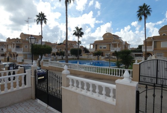 Herverkoop - Rijhuis -
Cabo Roig