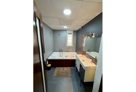 Herverkoop - Appartement / Flat -
Benferri - Inland