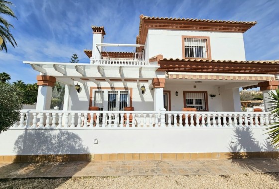 Sprzedaż - Wolnostojąca willa -
Orihuela - Campoamor Golf