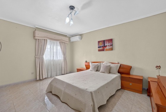 Sprzedaż - Apartament / Mieszkanie -
Torrevieja - torrevieja