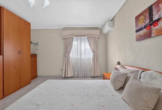 Sprzedaż - Apartament / Mieszkanie -
Torrevieja - torrevieja