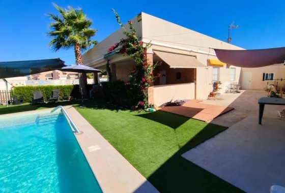 Sprzedaż - Willa wolnostojąca -
Torrevieja - Torreta florida