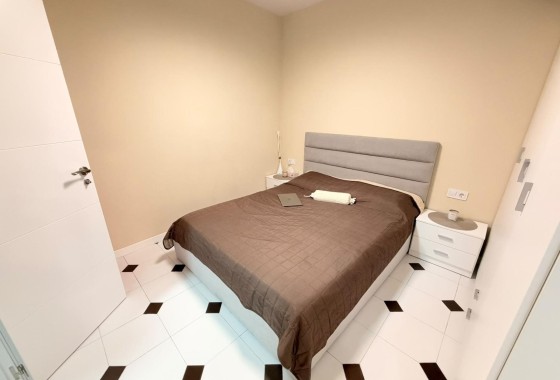 Venta - Apartamento / Piso -
Torrevieja