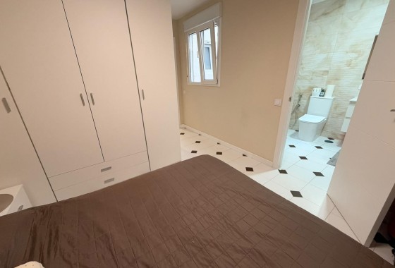 Venta - Apartamento / Piso -
Torrevieja