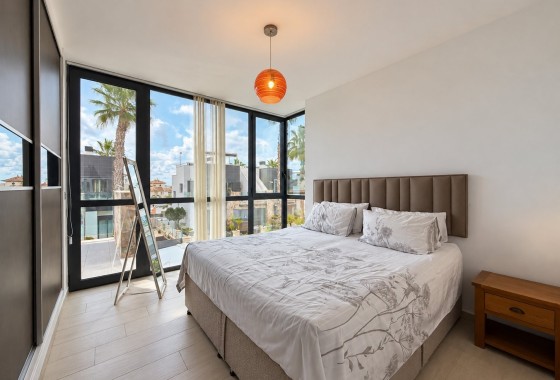 Revente - Appartement -
Orihuela Costa