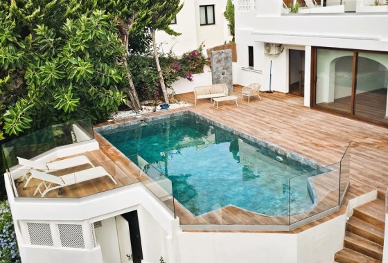 Venta - Chalet Independiente -
Jávea