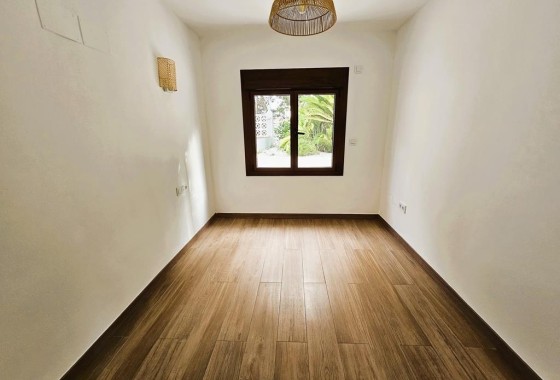 Venta - Chalet Independiente -
Jávea