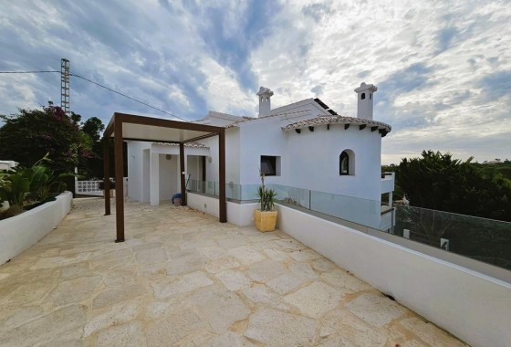 Venta - Chalet Independiente -
Jávea