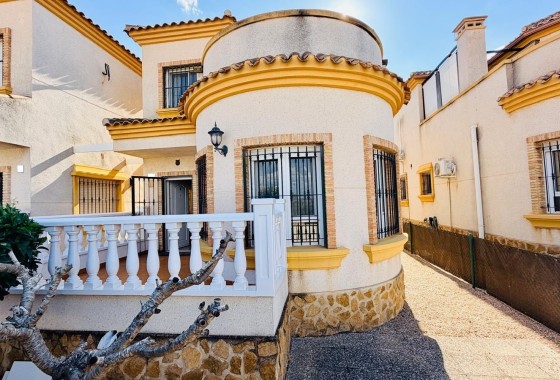 Herverkoop - Vrijstaande villa -
Los Montesinos - La Herrada