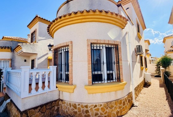 Herverkoop - Vrijstaande villa -
Los Montesinos - La Herrada
