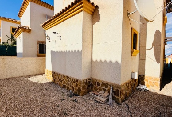 Herverkoop - Vrijstaande villa -
Los Montesinos - La Herrada