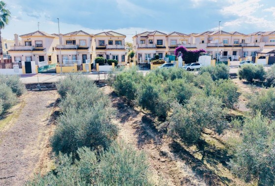 Herverkoop - Vrijstaande villa -
Los Montesinos - La Herrada