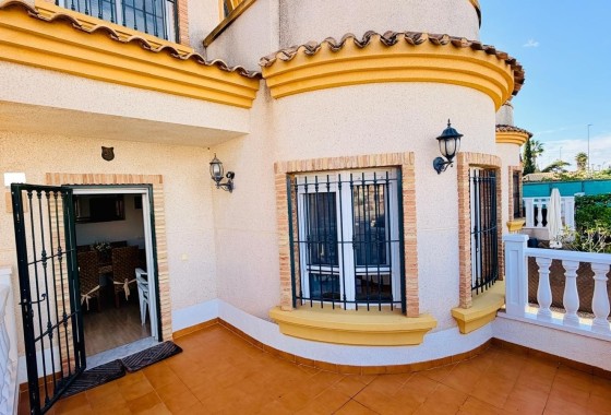 Herverkoop - Vrijstaande villa -
Los Montesinos - La Herrada
