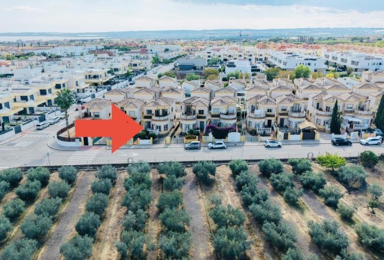 Herverkoop - Vrijstaande villa -
Los Montesinos - La Herrada