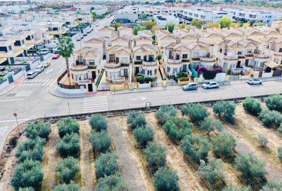 Herverkoop - Vrijstaande villa -
Los Montesinos - La Herrada