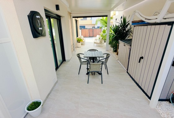 Herverkoop - Vrijstaande villa -
Los Montesinos - La Herrada