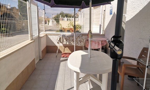 Herverkoop - Stadswoning -
Torrevieja - Torretas