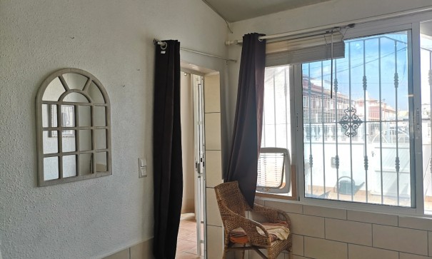 Herverkoop - Stadswoning -
Torrevieja - Torretas