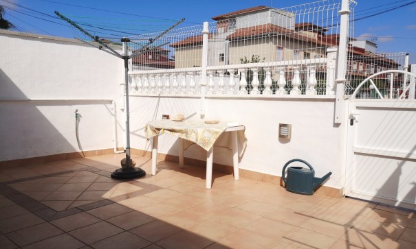 Herverkoop - Stadswoning -
Torrevieja - Torretas