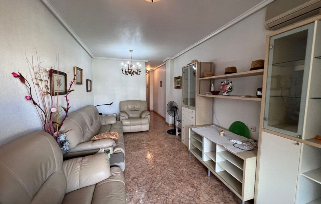 Sale - Apartment / flat -
Torrevieja - Center Torrevieja