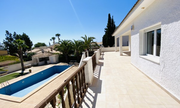 Sprzedaż - Villa -
La Zenia