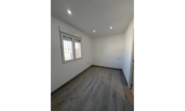 Sale - Semi Detached Villa -
Torrevieja - Torreblanca