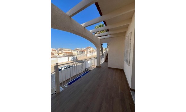 Sale - Semi Detached Villa -
Torrevieja - Torreblanca