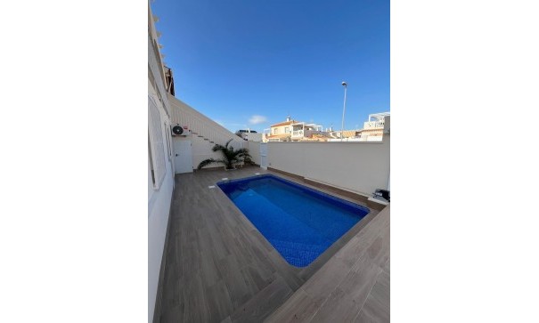 Sale - Semi Detached Villa -
Torrevieja - Torreblanca