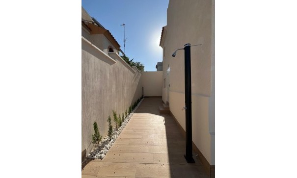 Sale - Semi Detached Villa -
Torrevieja - Torreblanca