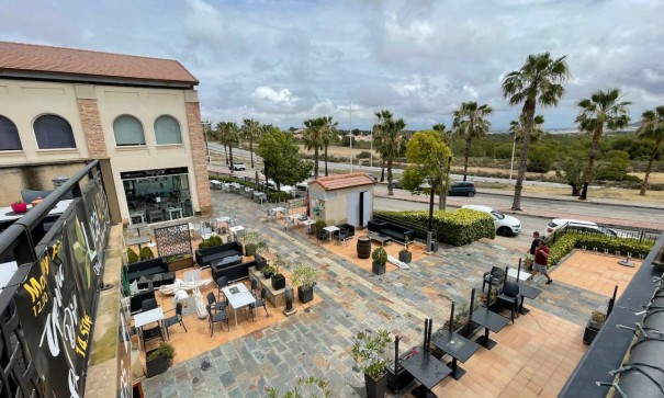 Herverkoop - Commercieel -
Algorfa - La Finca Resort