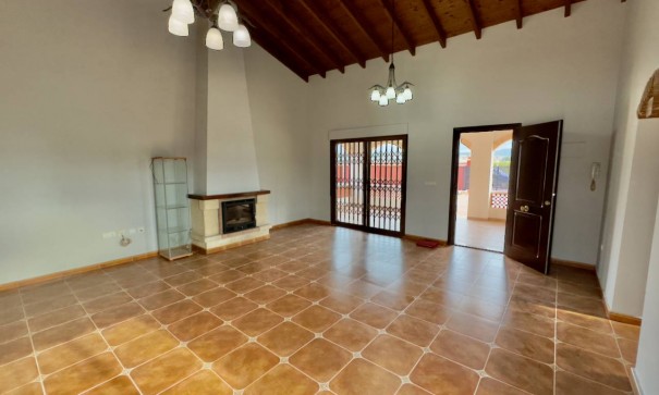 Venta - Chalet Independiente -
Orihuela