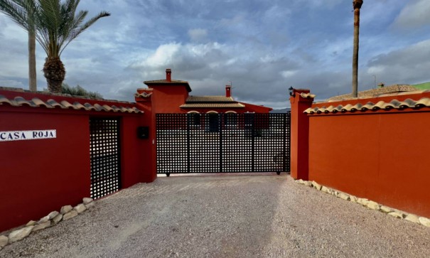 Venta - Chalet Independiente -
Orihuela