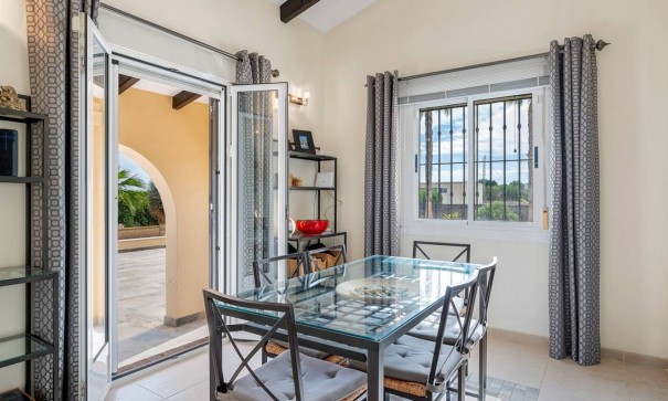 Videresalg - Finca landejendom -
Rafal