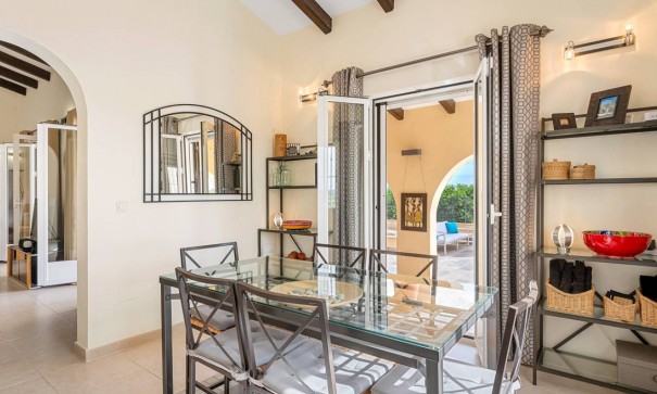 Videresalg - Finca landejendom -
Rafal