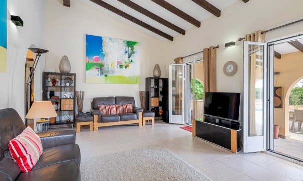 Videresalg - Finca landejendom -
Rafal