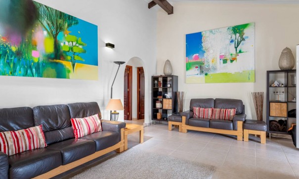 Videresalg - Finca landejendom -
Rafal