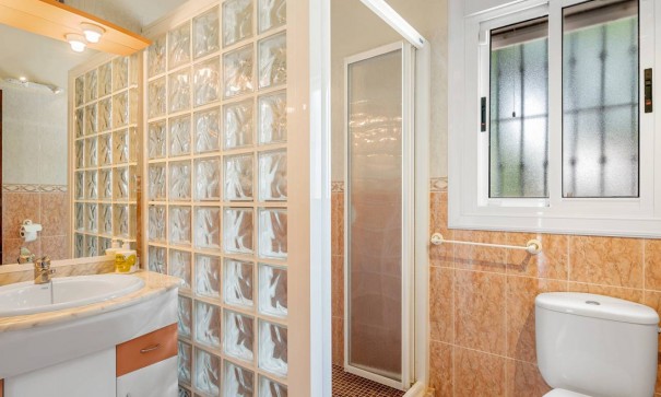 Videresalg - Finca landejendom -
Rafal