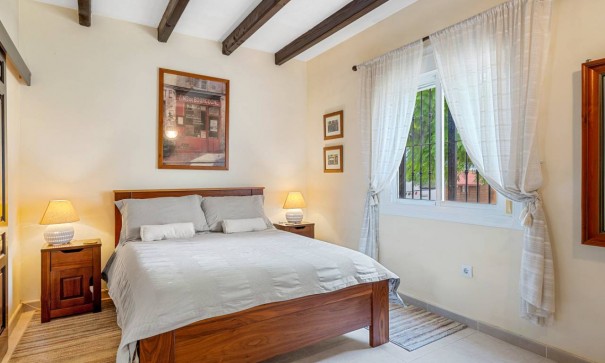 Videresalg - Finca landejendom -
Rafal