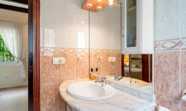 Videresalg - Finca landejendom -
Rafal