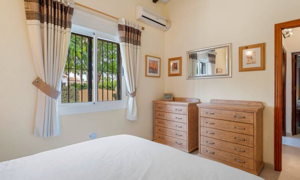 Videresalg - Finca landejendom -
Rafal