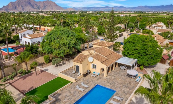 Videresalg - Finca landejendom -
Rafal