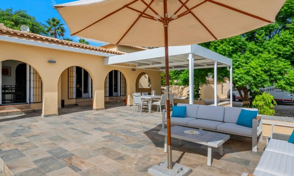 Videresalg - Finca landejendom -
Rafal