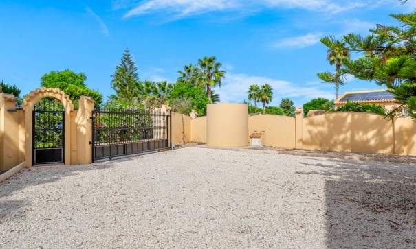 Videresalg - Finca landejendom -
Rafal